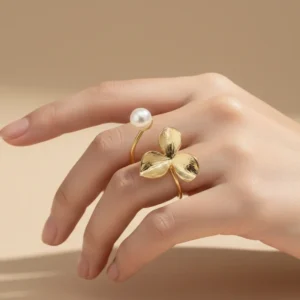Minimal Gold-tone Flower Ring With Pearl