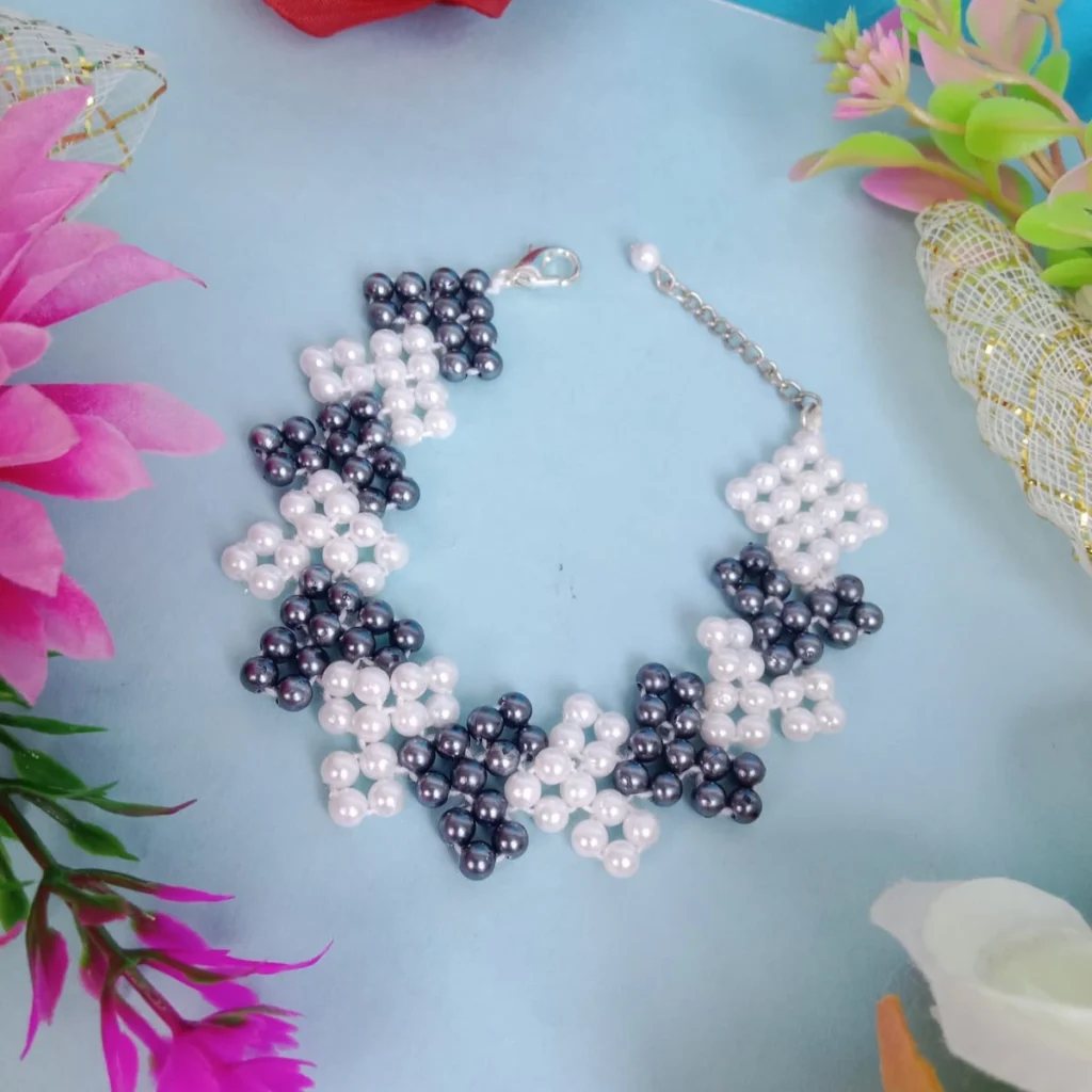 Geometric Heart Pattern Beaded Bracelet – view 7