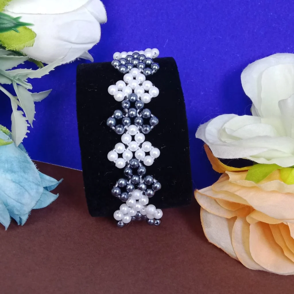 Geometric Heart Pattern Beaded Bracelet – view 5