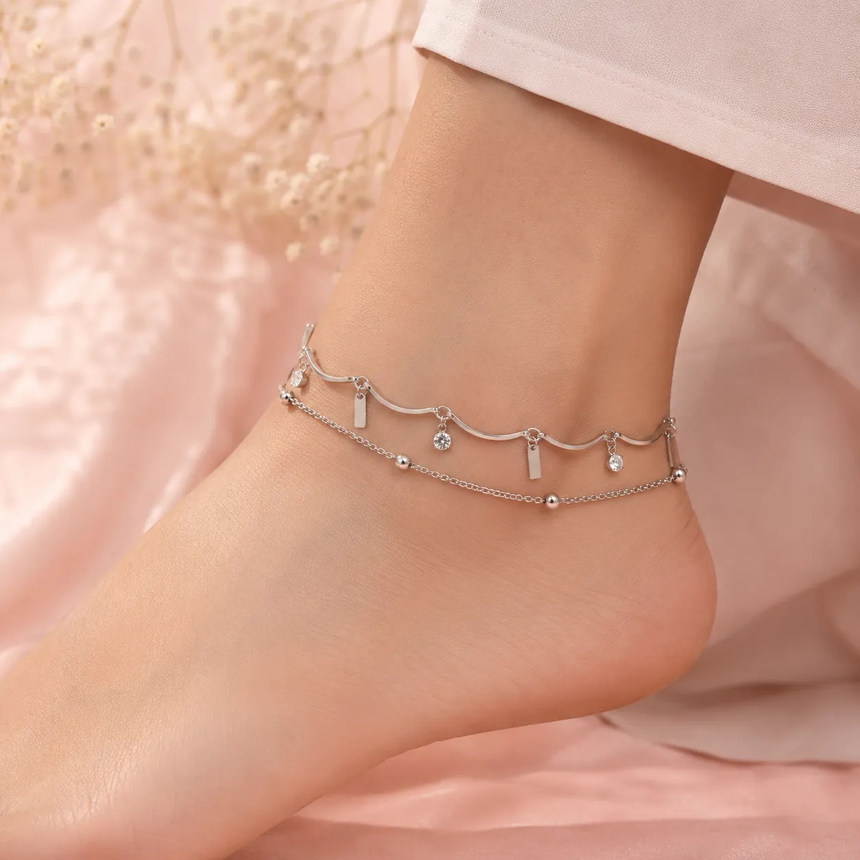 Minimalist Silver-Tone Wave Design Anklet