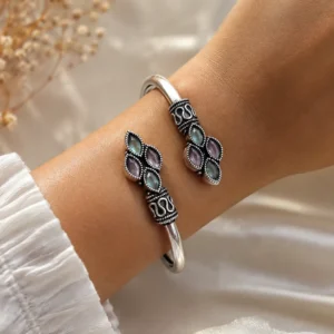 Silver Tone Oxidized Leaf Kemp Stone Bracelet